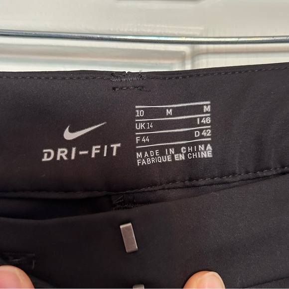 Women’s Golf Shorts - Picture 3 of 3